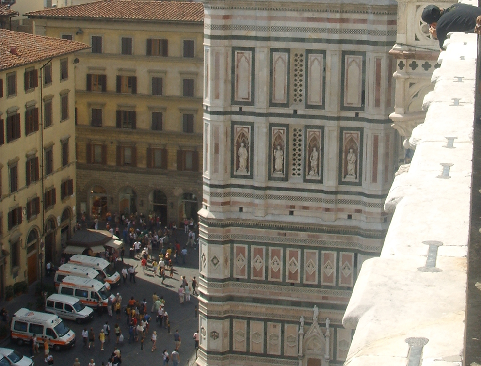 Veduta del campanile di Giotto con le statue dei Profeti