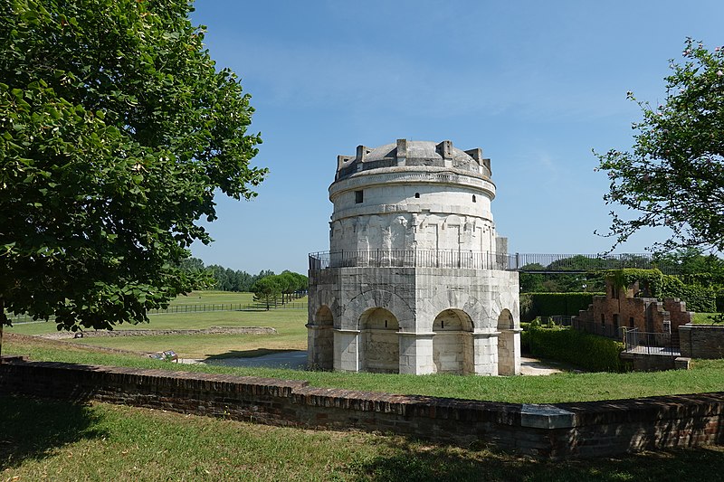 Mausoleo di Teodorico. 520. Pietra d'Istria. Ravenna.
